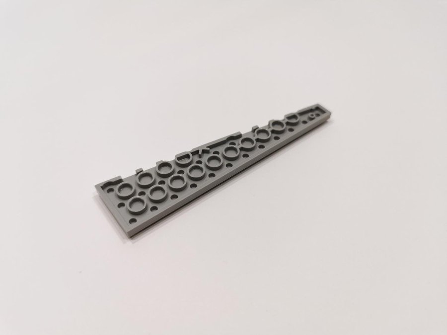 Lego - wedge - vinge - plate - höger - 12x3 - part 47398 - ljusgrå (bluish)