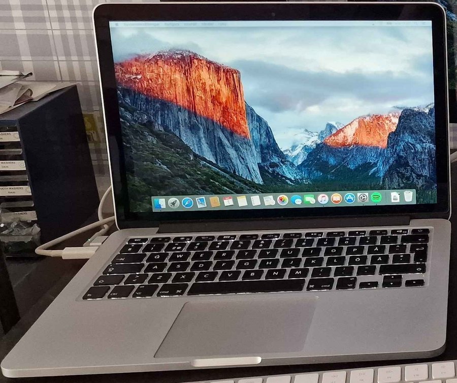 MacBook Pro 13" 2015 i5, 8GB Ram, 512GB SSD