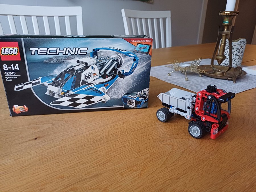 Lego Technic 42045 Hydroplane Racer och lastväxlare