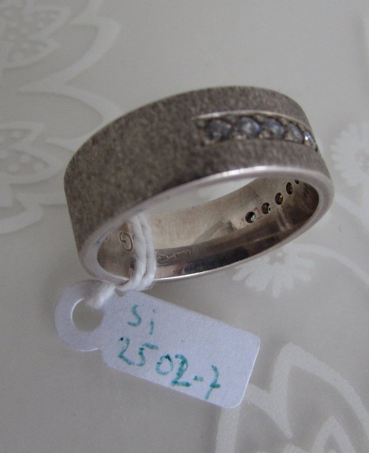 Ny ring 17 mm Schalins silverring Cubik zirkonia äkta silver bling tags