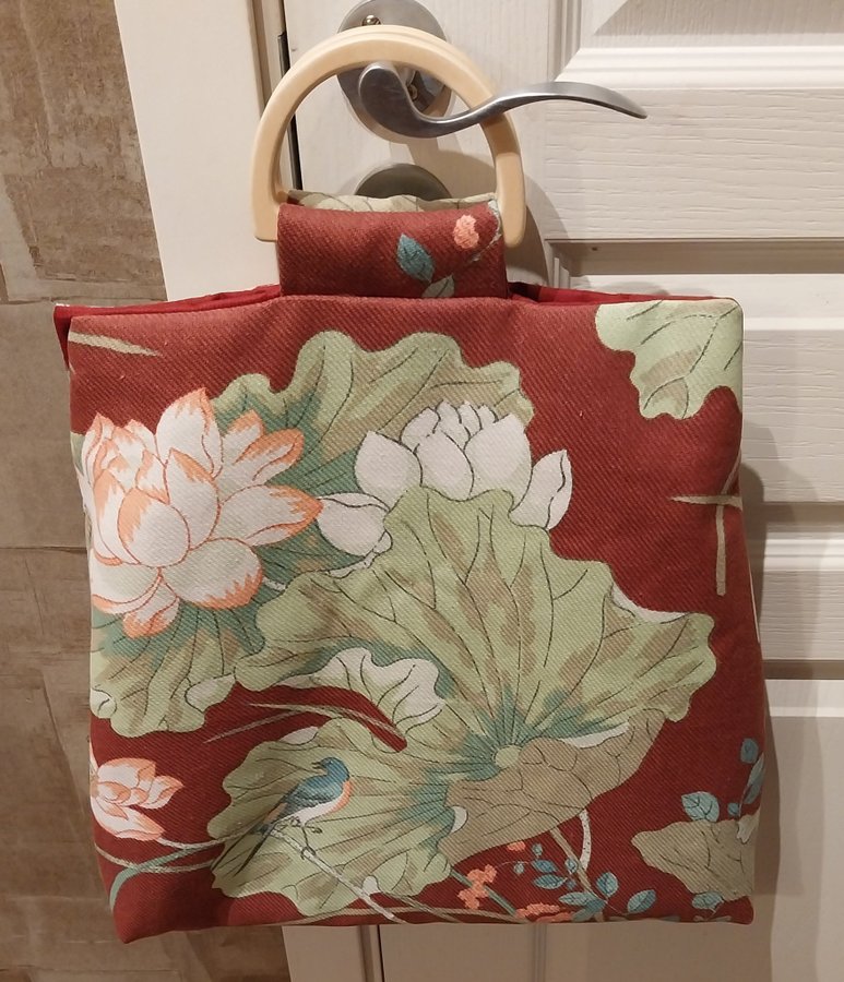 SHOPPINGVÄSKA/BAG I DET EXKLUSIVA TYGET "LOTUS" DESIGN GP  j BAKER/SVENSKT TENN