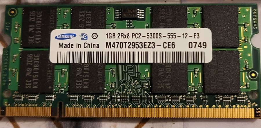 Ram minnen 1GB DDR2 PC2-5300S 667MHz och 555MHZ