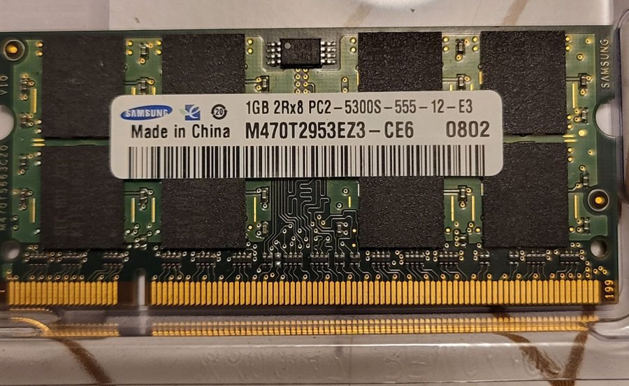 Ram minnen 1GB DDR2 PC2-5300S 667MHz och 555MHZ