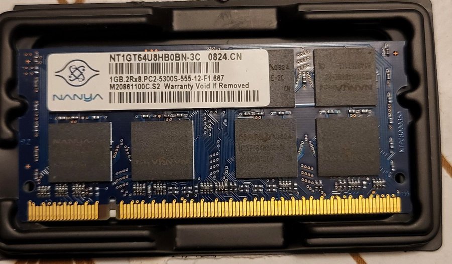 Ram minnen 1GB DDR2 PC2-5300S 667MHz och 555MHZ