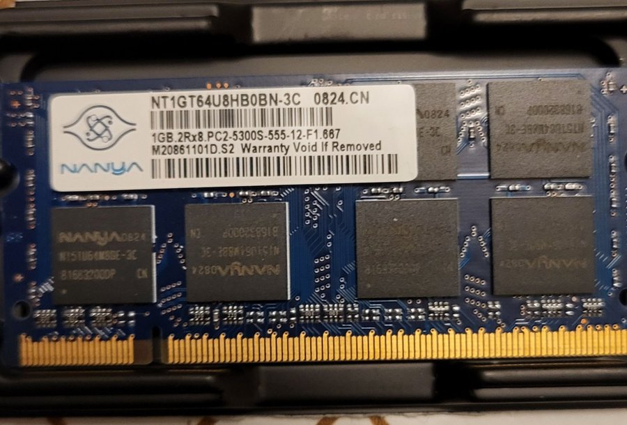 Ram minnen 1GB DDR2 PC2-5300S 667MHz och 555MHZ