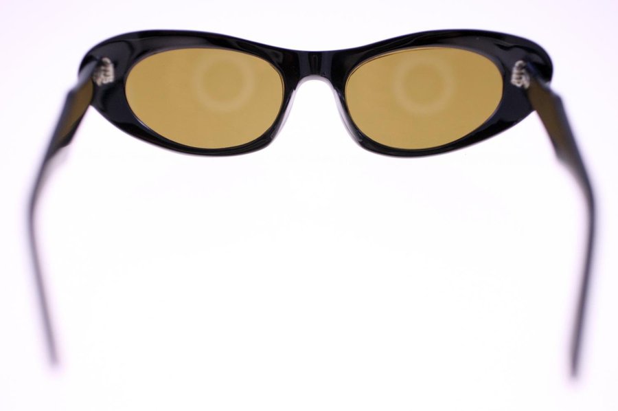 Black acetate vintage ladies cats-eye sunglasses circa 1960s - Weight 35g