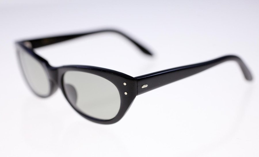 Black acetate ladies vintage sunglasses N0210 circa 1950s/60s - Weight 32g