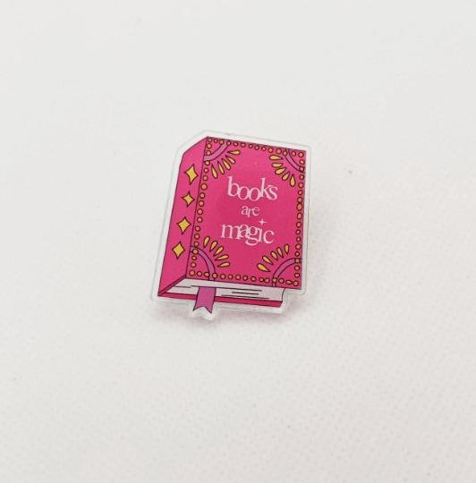 NY Books are magic rosa bok pin brosch unik läsare journalism akryl lärare citat