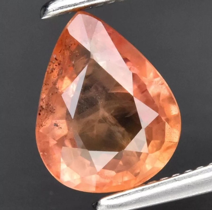 Vacker! Orange Pear Cut Safir 1,04 Carat, länk till video i beskrivningen