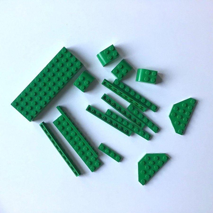 Lego Gröna bitar i olika storlekar 18 st Enstaka bitar Natur Miljö Skog Växter