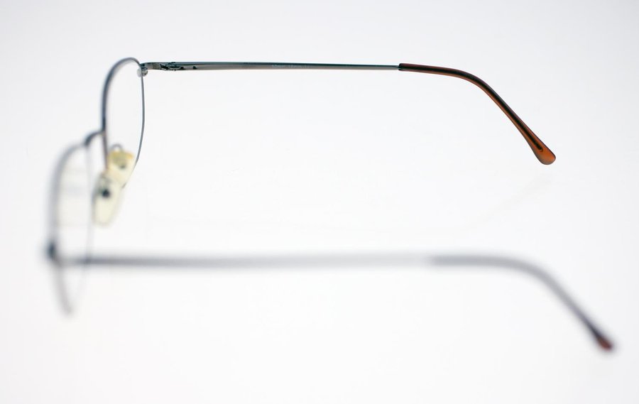 Vintage unisex metal frame eyeglasses with prescription lenses-circa 1980s-22g