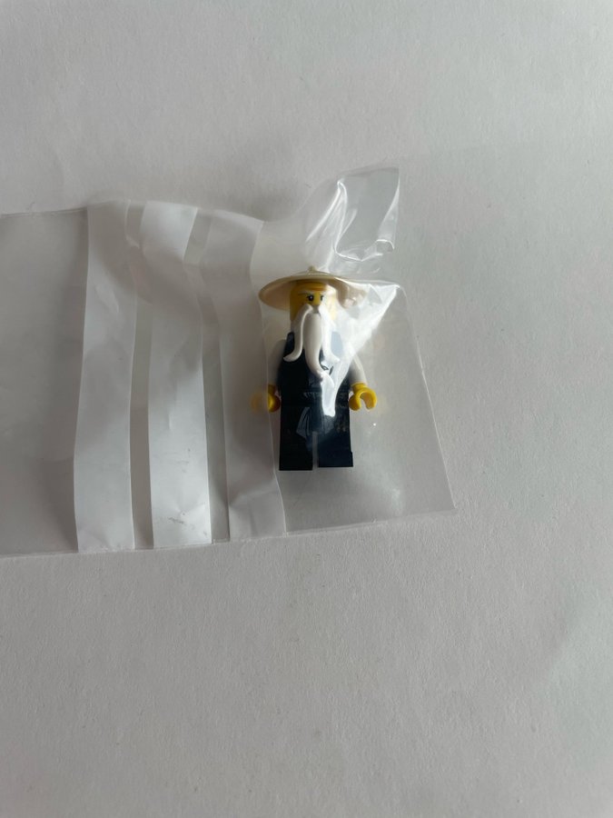 LEGO Minifigur - Sensei Wu Gold Symbols