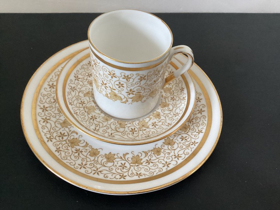 Ett sällsynt fynd vintage Royal Tuscan England Cream and gold Cup och 2 fat