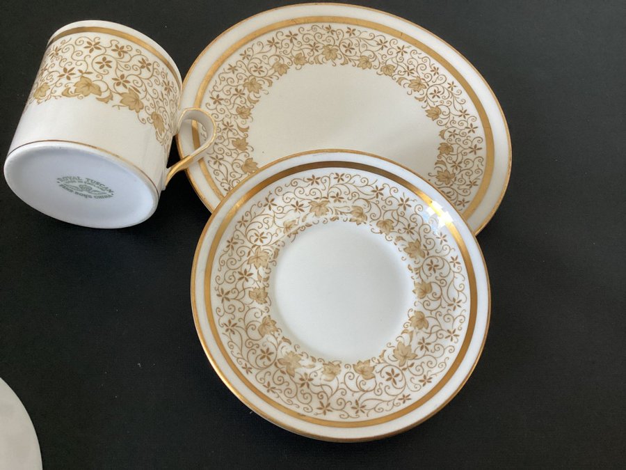 Ett sällsynt fynd vintage Royal Tuscan England Cream and gold Cup och 2 fat