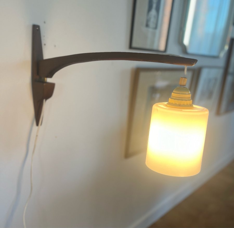 Vintage Vägglampa med Svängarm 50-60-tal Furu Mässing Lampa Retro