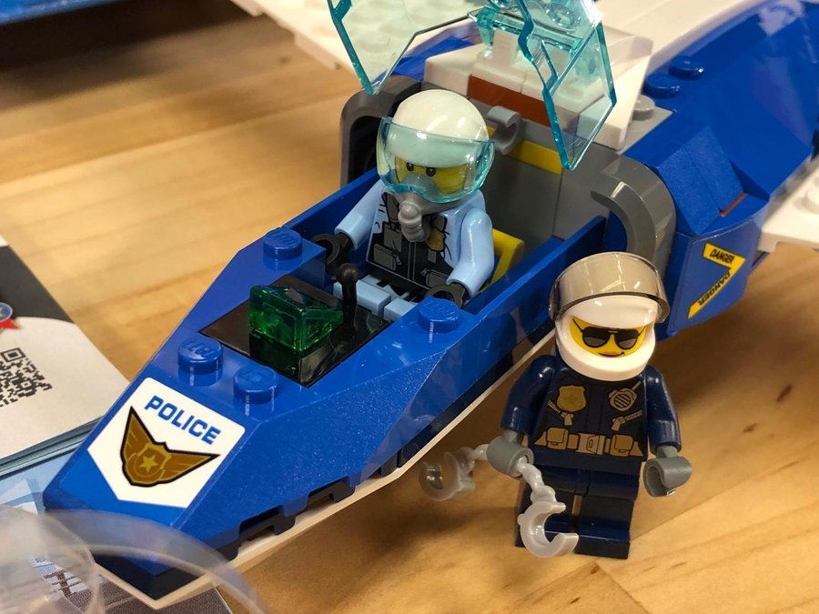 LEGO City 60208 BEG "Luftpolisens fallskärmsarrest" - komplett i nyskick!!