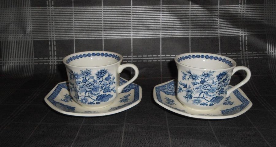 ***TVÅ ENGELSKA BLÅVITA KAFFEKOPPAR OLD PEKIN ROYAL STAFFORDSHIRE***