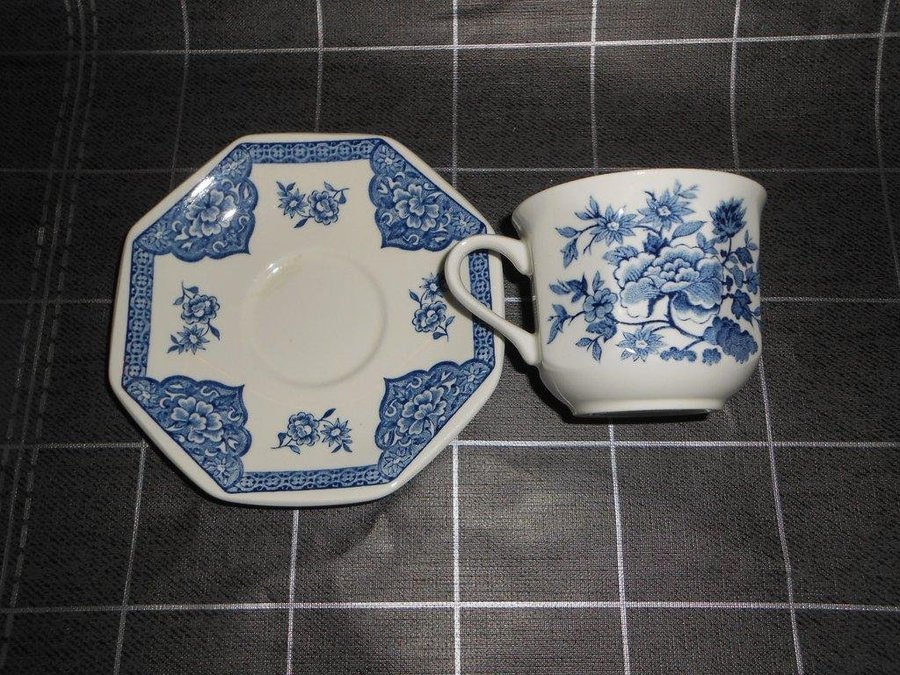 ***TVÅ ENGELSKA BLÅVITA KAFFEKOPPAR OLD PEKIN ROYAL STAFFORDSHIRE***