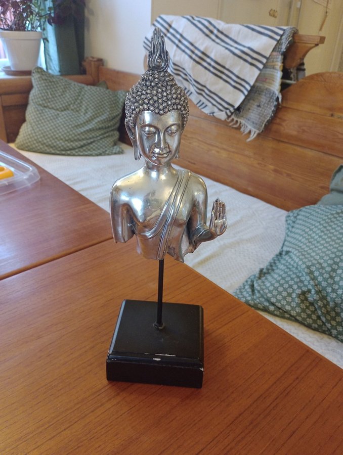 Buddha Staty