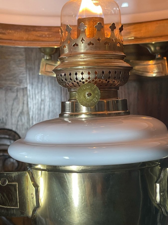 MYCKET FIN OLJE/FOTOGENLAMPA I JUGENDSTIL MÄSSING KOSMOS BRENNER