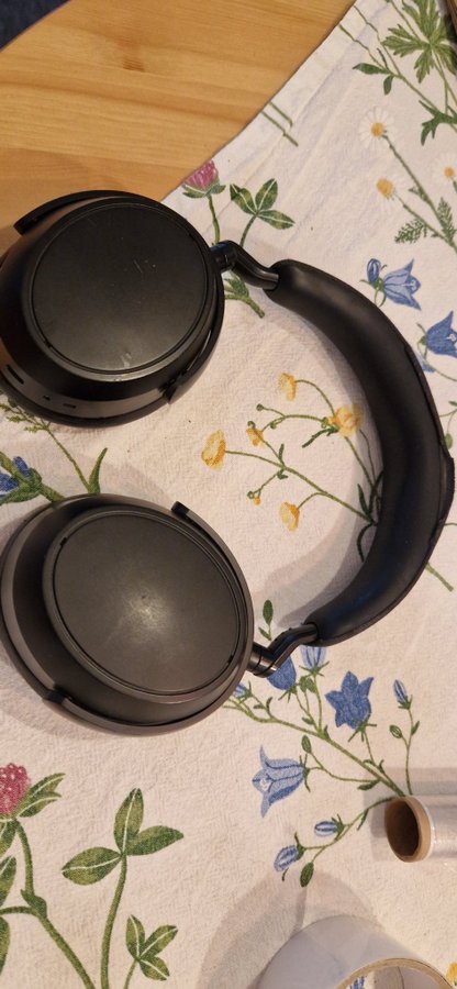 hörlurar Sennheiser Momentum 4 Wireless objekt defekt läs annonsen!Nr2