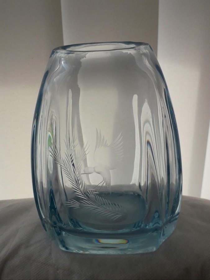 Vintage Kosta Boda - Ice Blue Vas med etsat motiv av en fågel 1960-talet