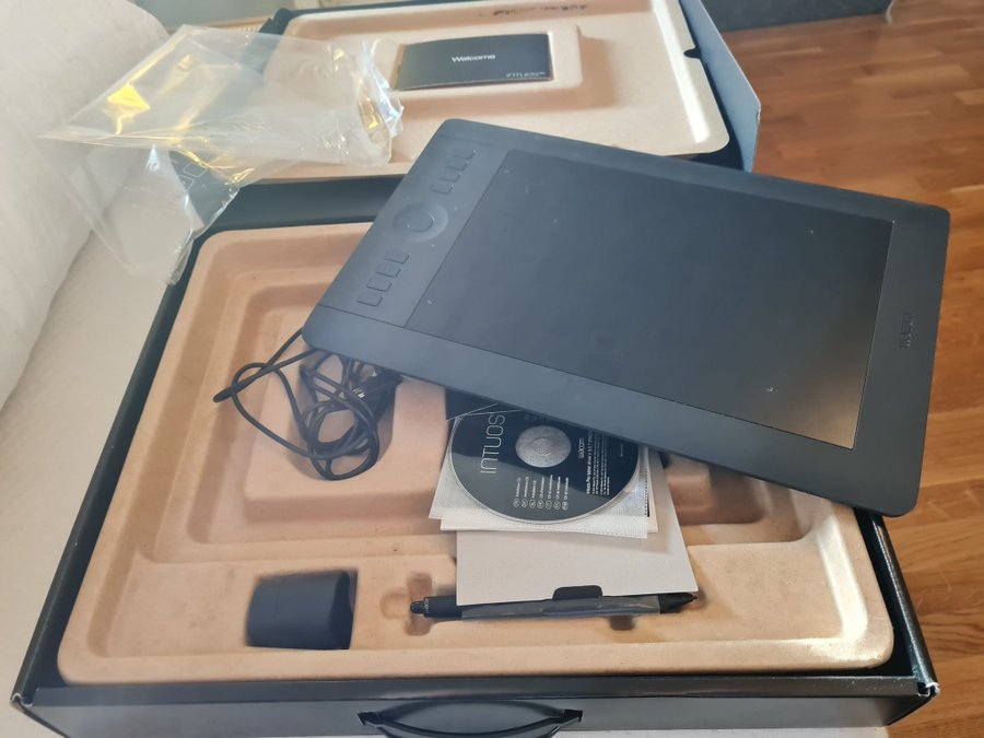 Wacom Intuos PTH-651K