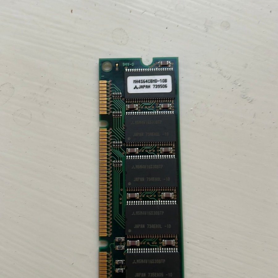 HP 1818-7098 DIMM SDRAM 1Rx8 4Mbx64