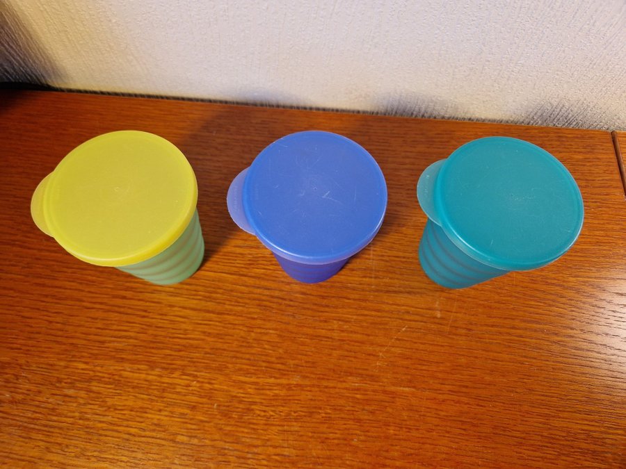 Tupperware muggar med lock