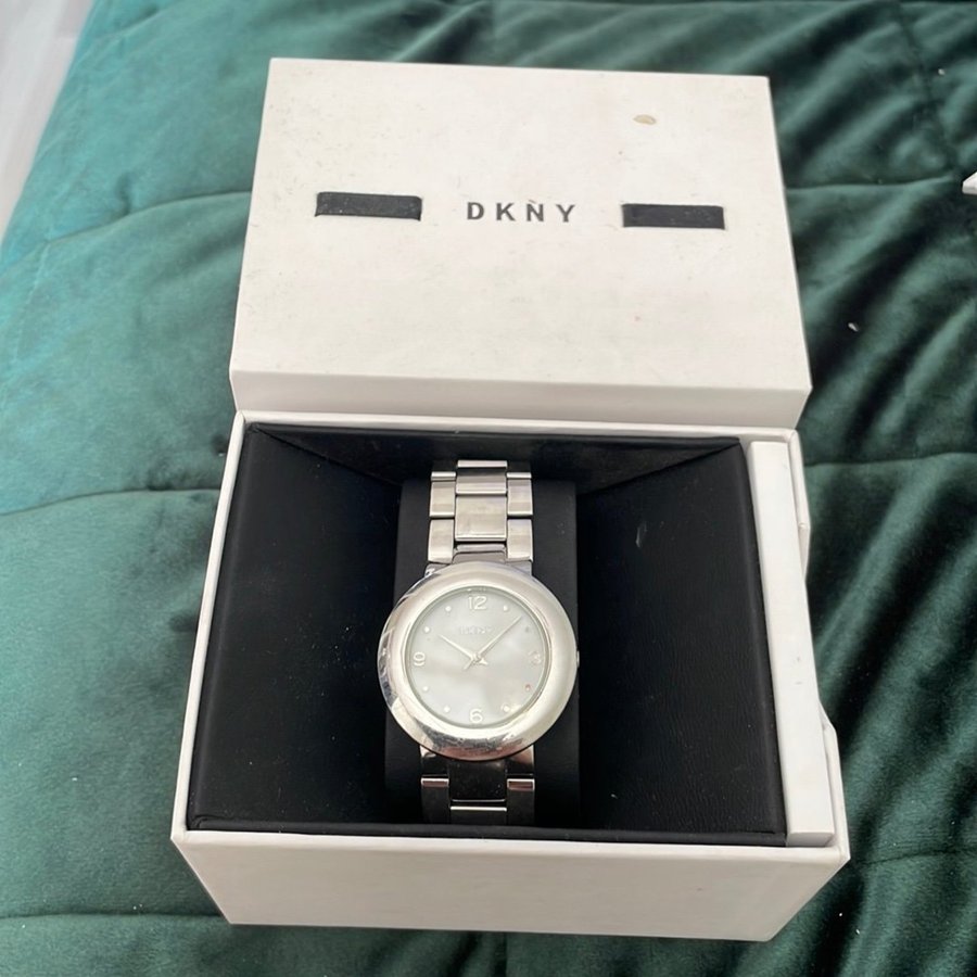 DKNY Damklocka i Silver