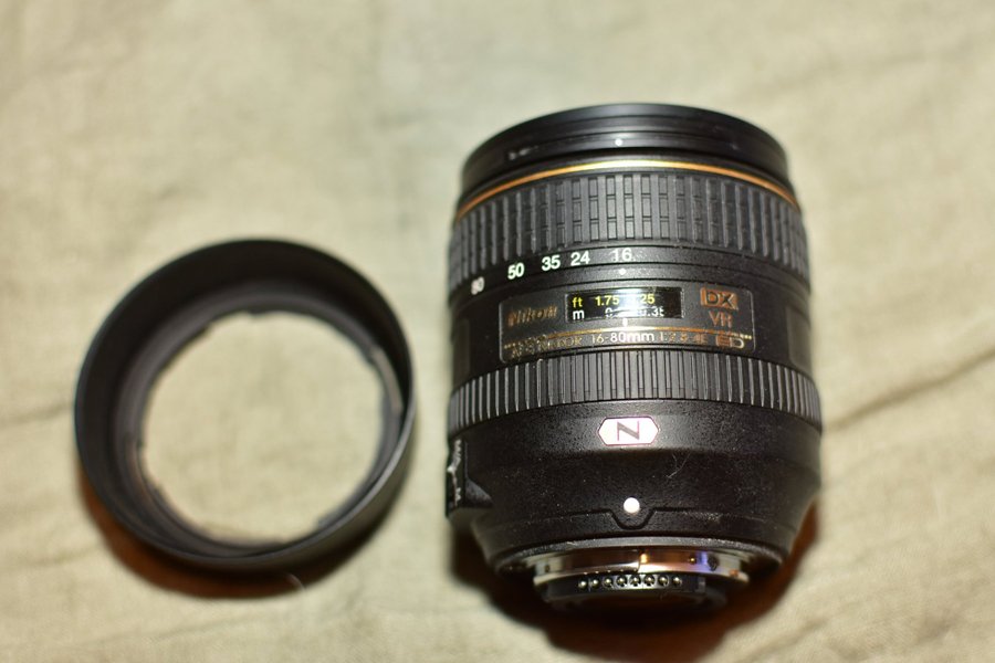 Nikon AF-S DX NIKKOR 16-80mm f/2.8-4E ED VR Objektiv