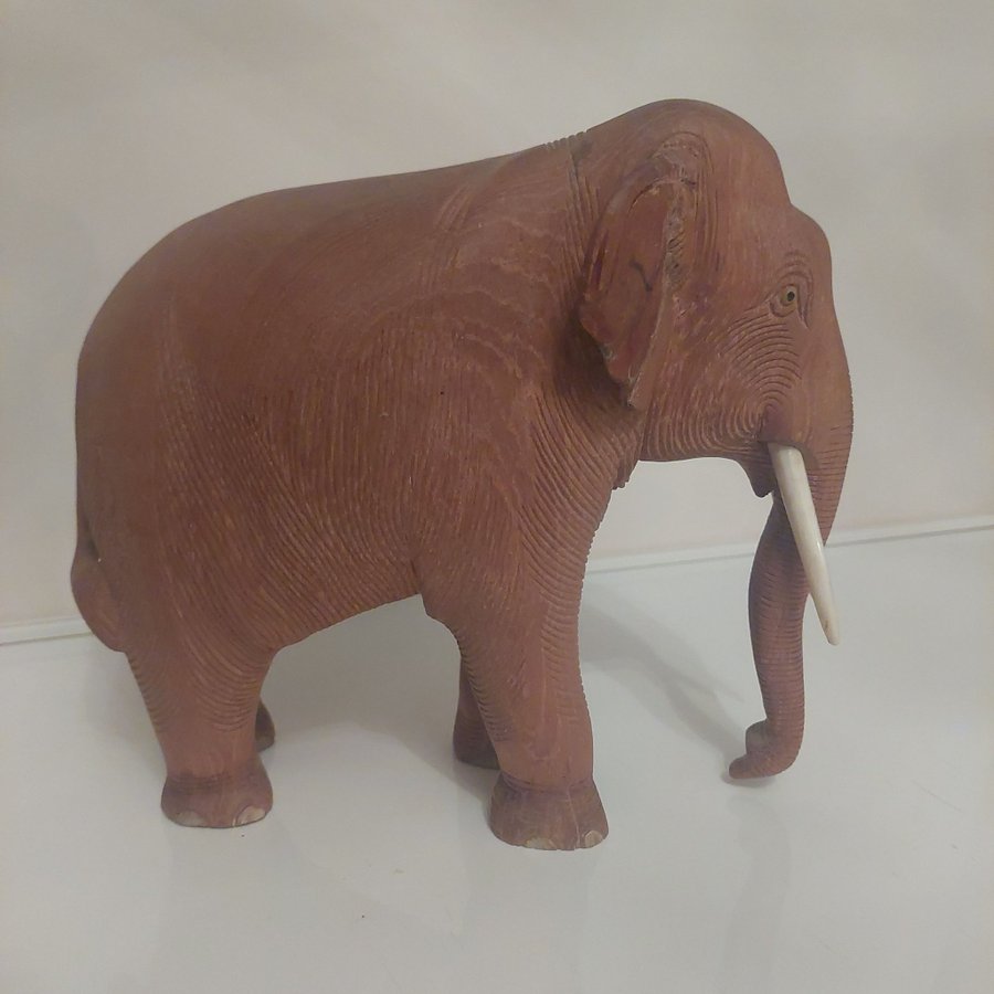 Stor Träsnidad elefant