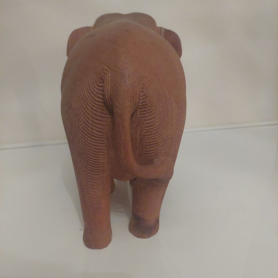 Stor Träsnidad elefant