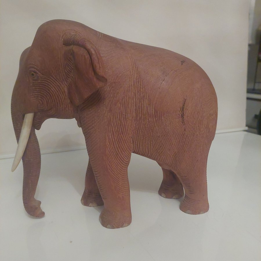 Stor Träsnidad elefant