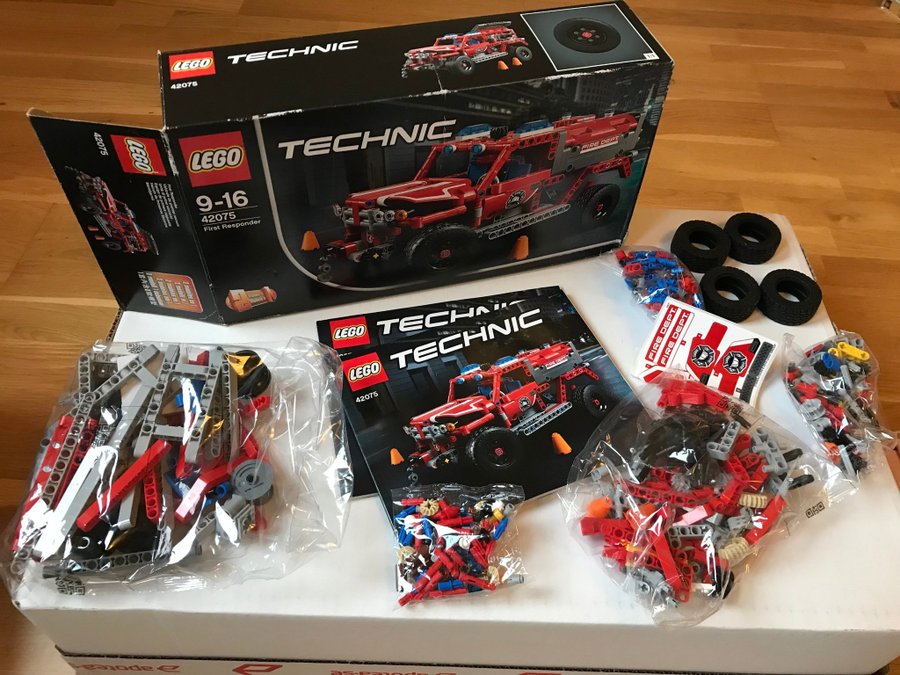 Lego Technic 42075 - First Responder - NYTT! OANVÄNT! - JULKLAPPSTIPS