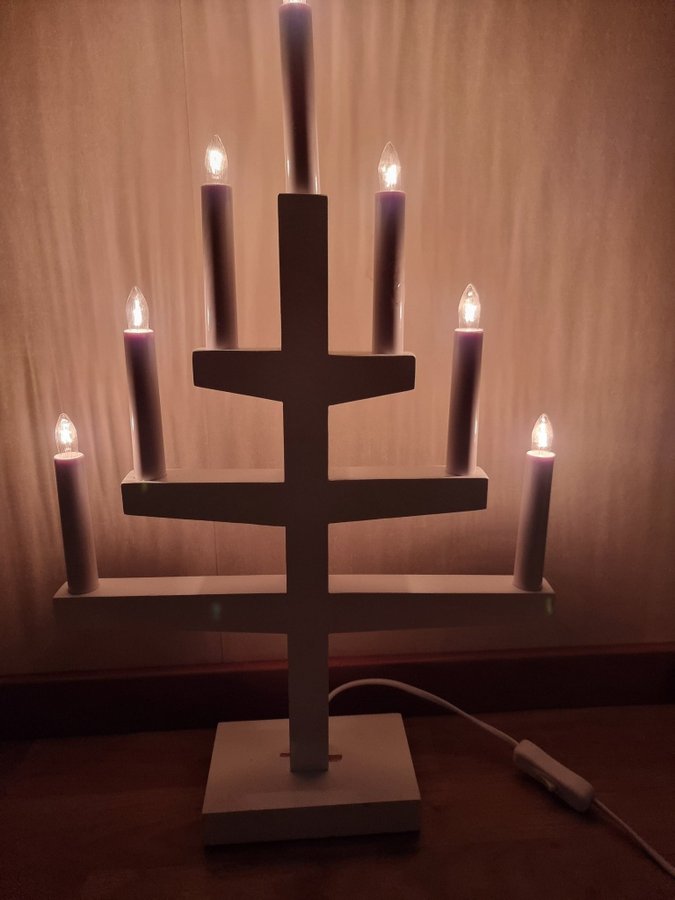 Vit Adventsljusstake/träljusstake/Ljusstake med 7 ljus