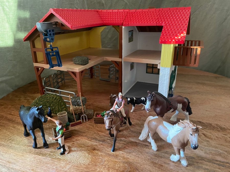 Schleich Stall med tillbehör