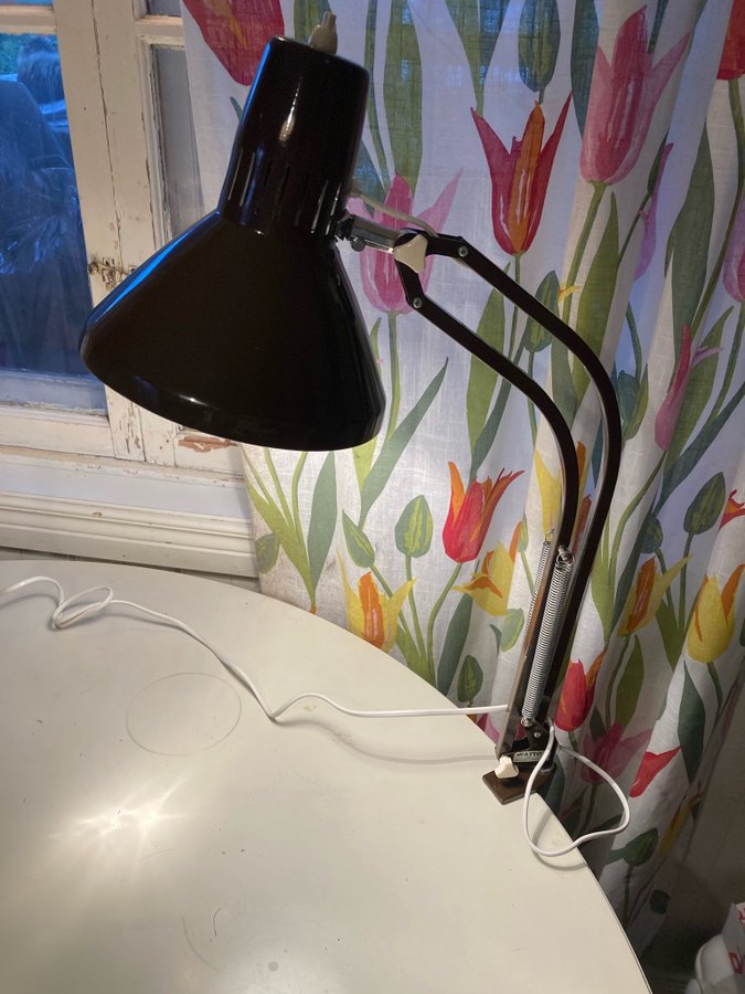 Bordslampa m skruvfäste