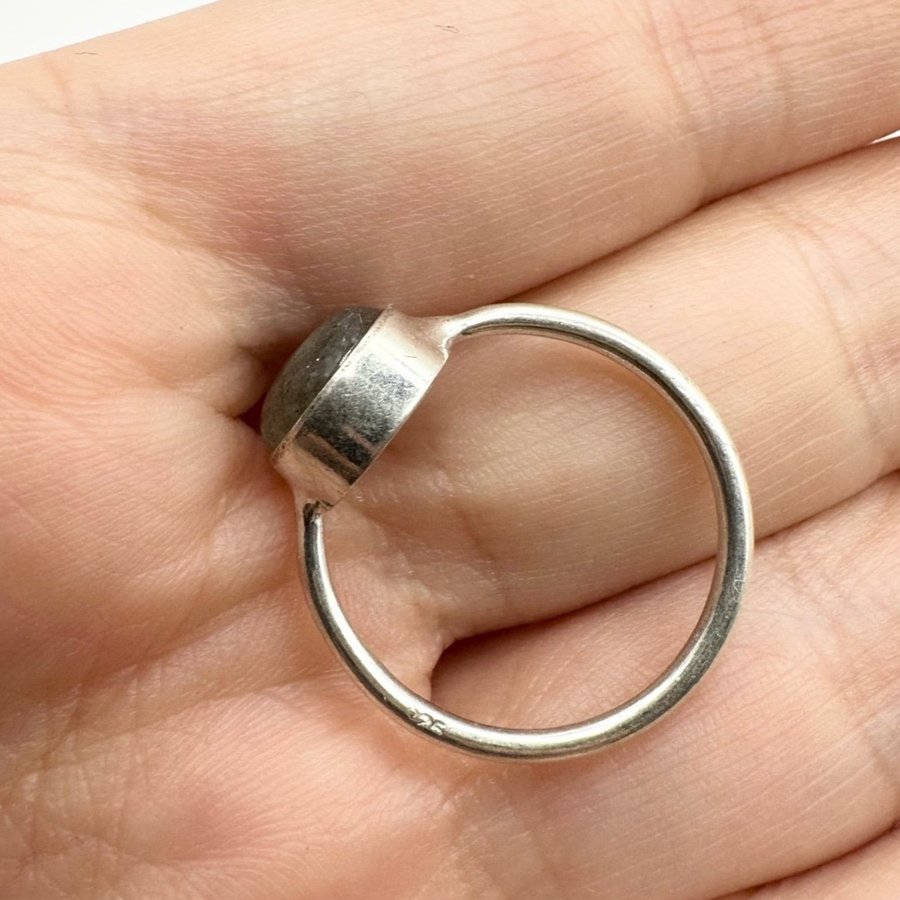 Sten ring, silverpläterad. Labradorit Sten. Ädelsten. 925.