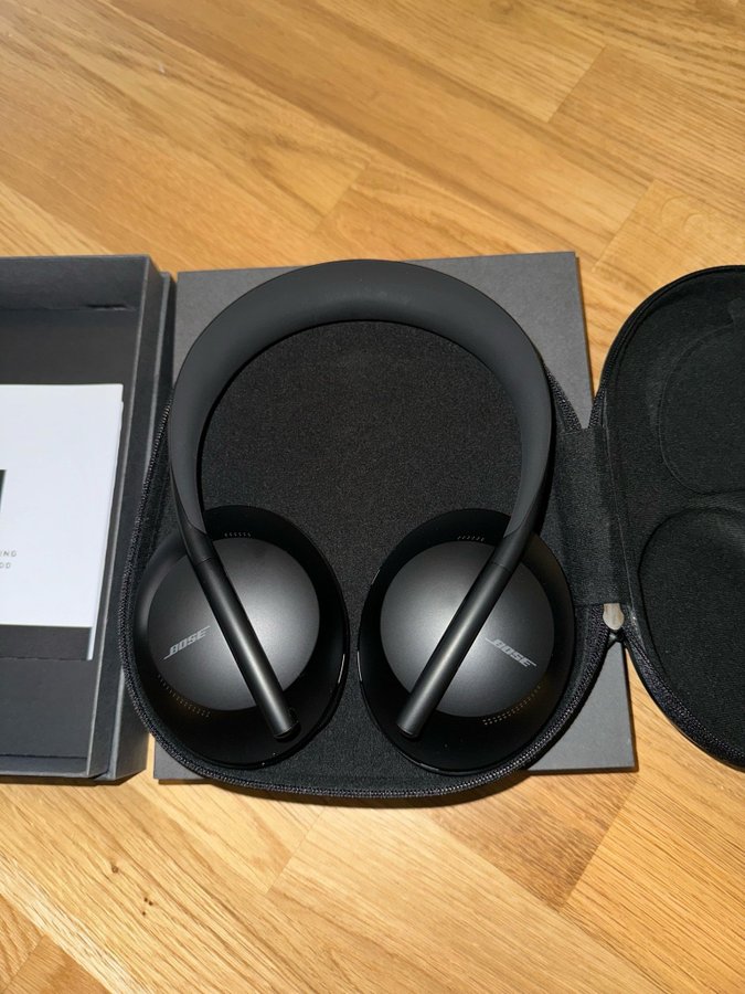 Bose Noise Cancelling Headphones 700