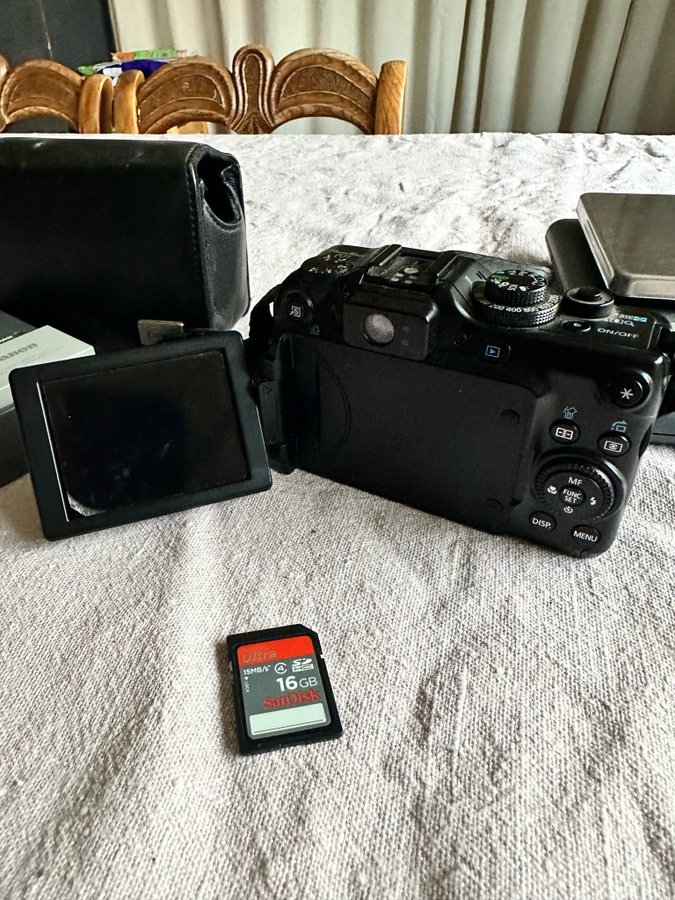 Canon G11 Digitalkamera laddare väska 2 batterier minneskort