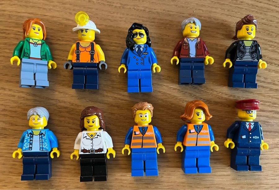 LEGO CITY 10 st blandade minifigurer - Nya