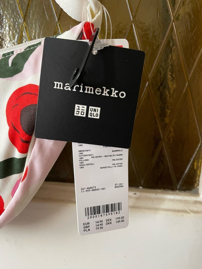 Marimekko x Uniqlo Ruukku round mini rosa blommig axelremsväska handväska väska