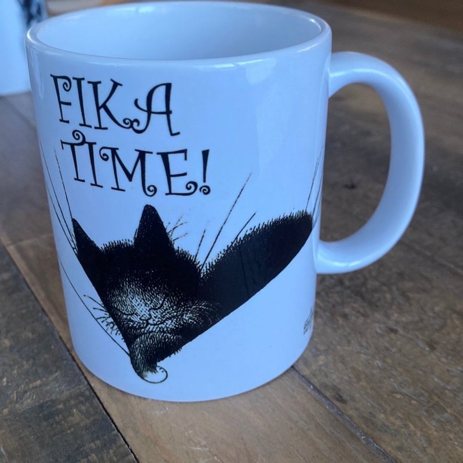 Mugg med rolig katt, kattunge, fika time -mugg.