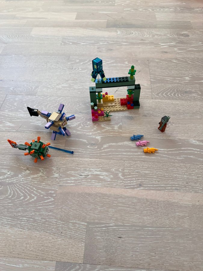 LEGO Minecraft 21180 Väktarstriden