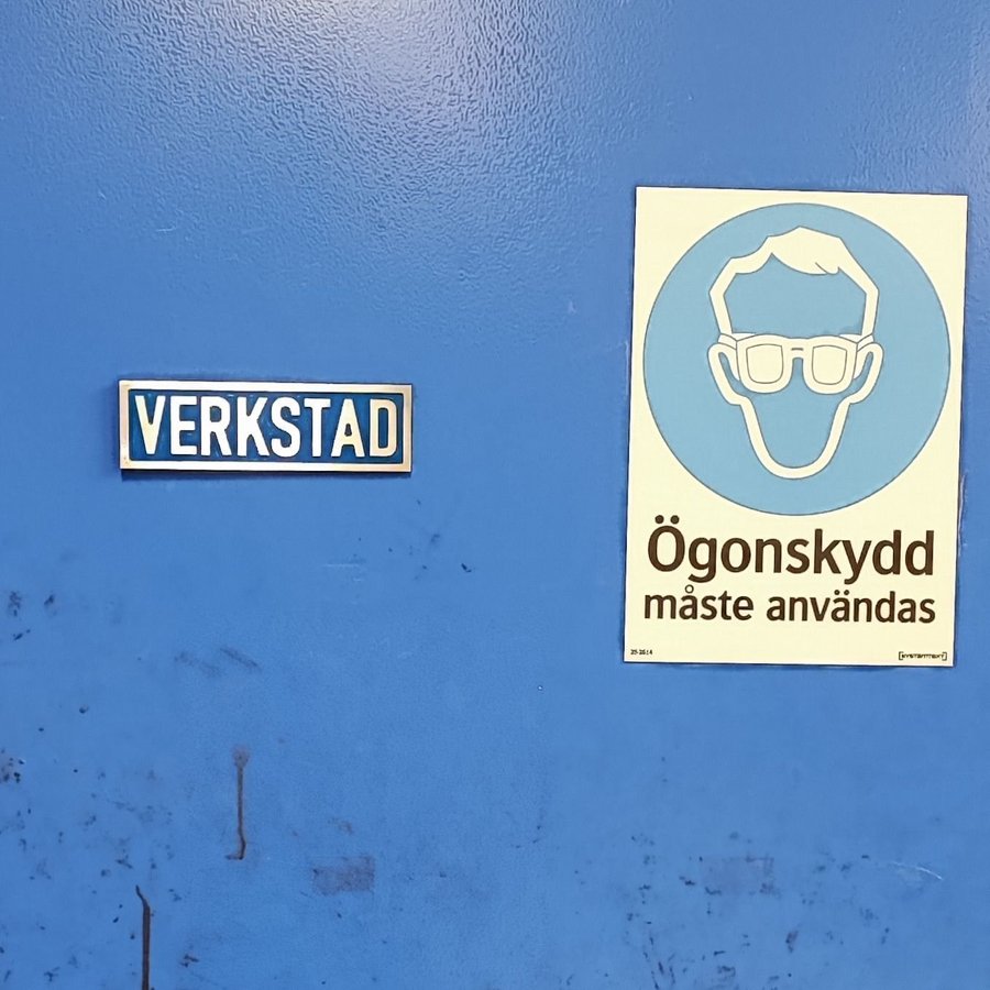 Retro skylt i aluminium "VERKSTAD" blå