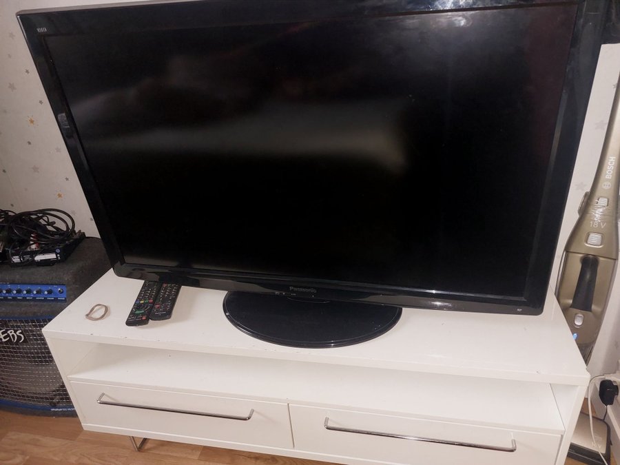 Panasonic TV och tvbord