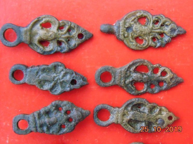 DECORATIONS FROM BRONZE XV - XVIII CENTURY. WERE VERY DISTRIBUTED IN THE HORSE O