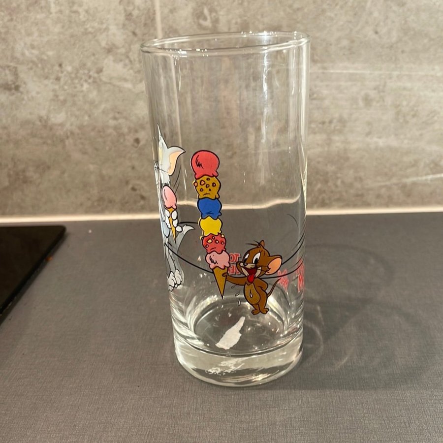 MAX burgers samlarglas - Tom  Jerry äter glass