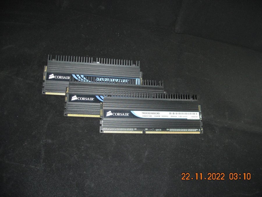 Minneskort RAM DIMM DDR3 3GB (3st kort)